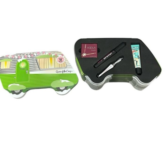 Benefit Camper Makeup Set in Green and Silver - Picture 3 of 4
